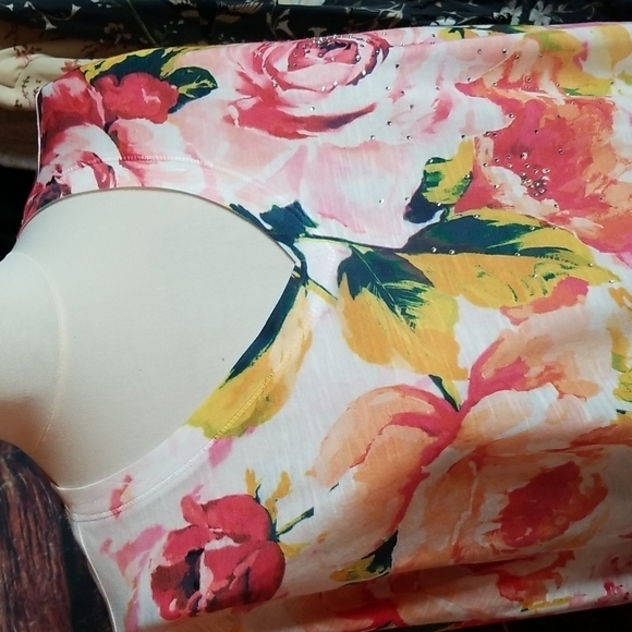 Concepts | Flowy Blossom Sweater - Picture 2 of 9